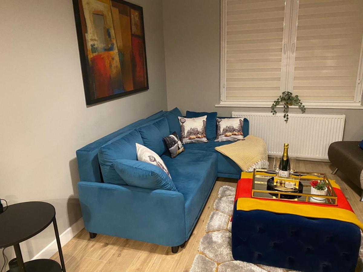 Lovely 3 Bed With Jacuzzi, Close To Airport, Driveway, Wifi Édimbourg Extérieur photo