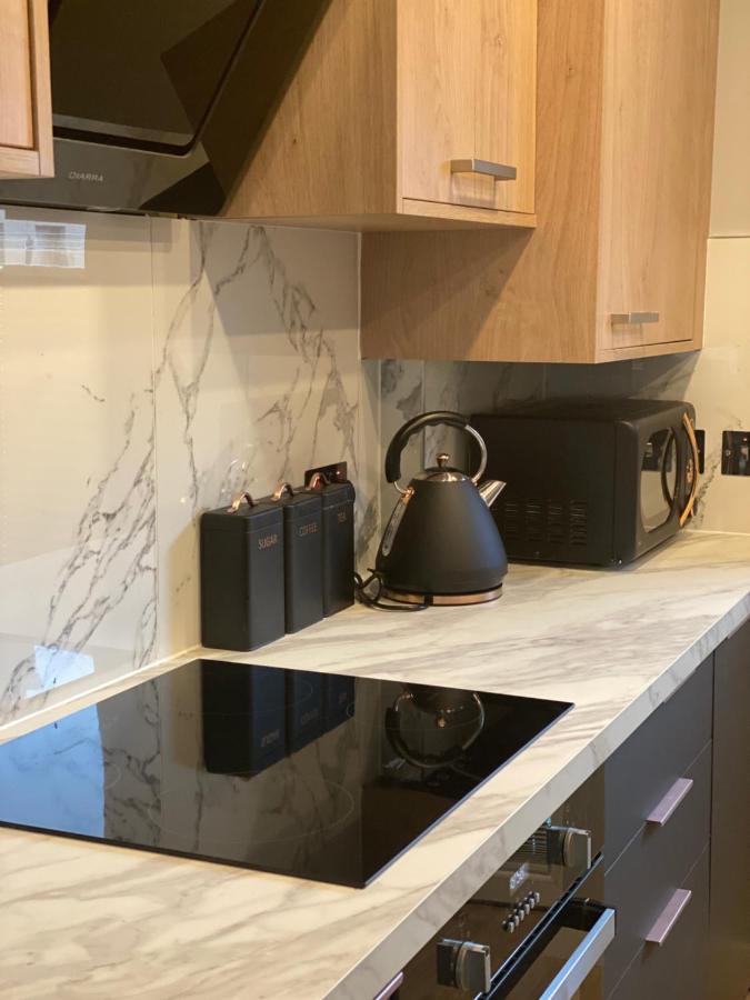 Lovely 3 Bed With Jacuzzi, Close To Airport, Driveway, Wifi Édimbourg Extérieur photo